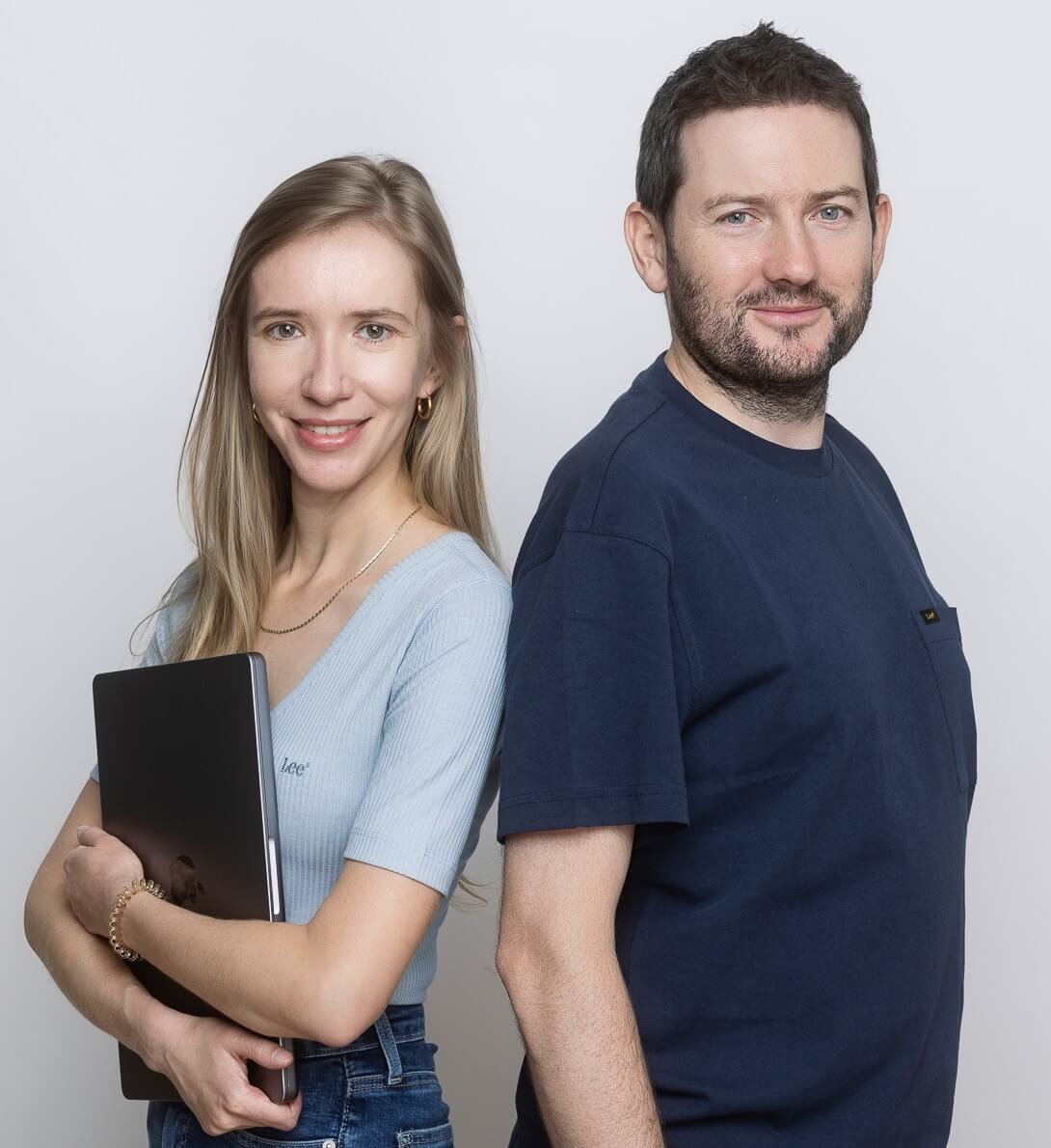 James und Joanna von fab, Full-Service App Agentur aus Berlin, entwickeln native iOS/Android, Flutter, Kotlin Multiplatform, Desktop und PWA.